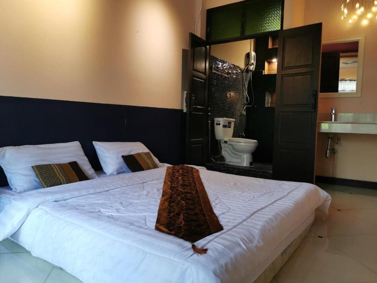 Madera House Chiang Mai Hotel ภายนอก รูปภาพ