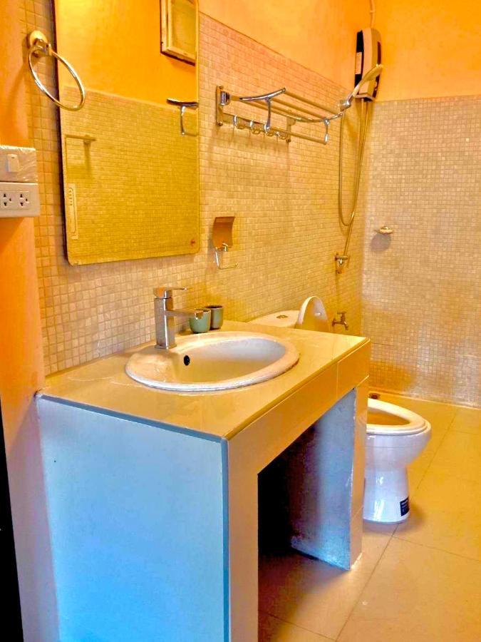 Madera House Chiang Mai Hotel ภายนอก รูปภาพ