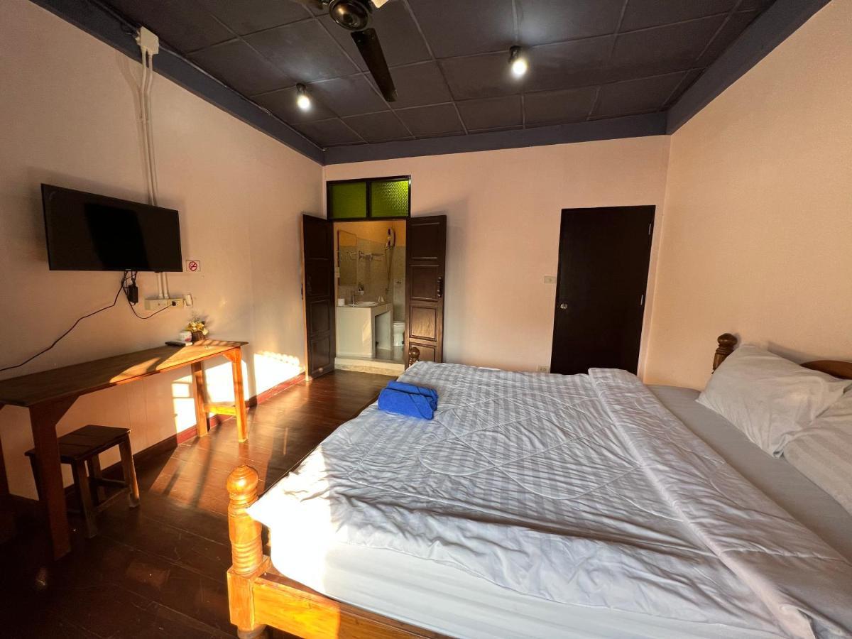 Madera House Chiang Mai Hotel ภายนอก รูปภาพ