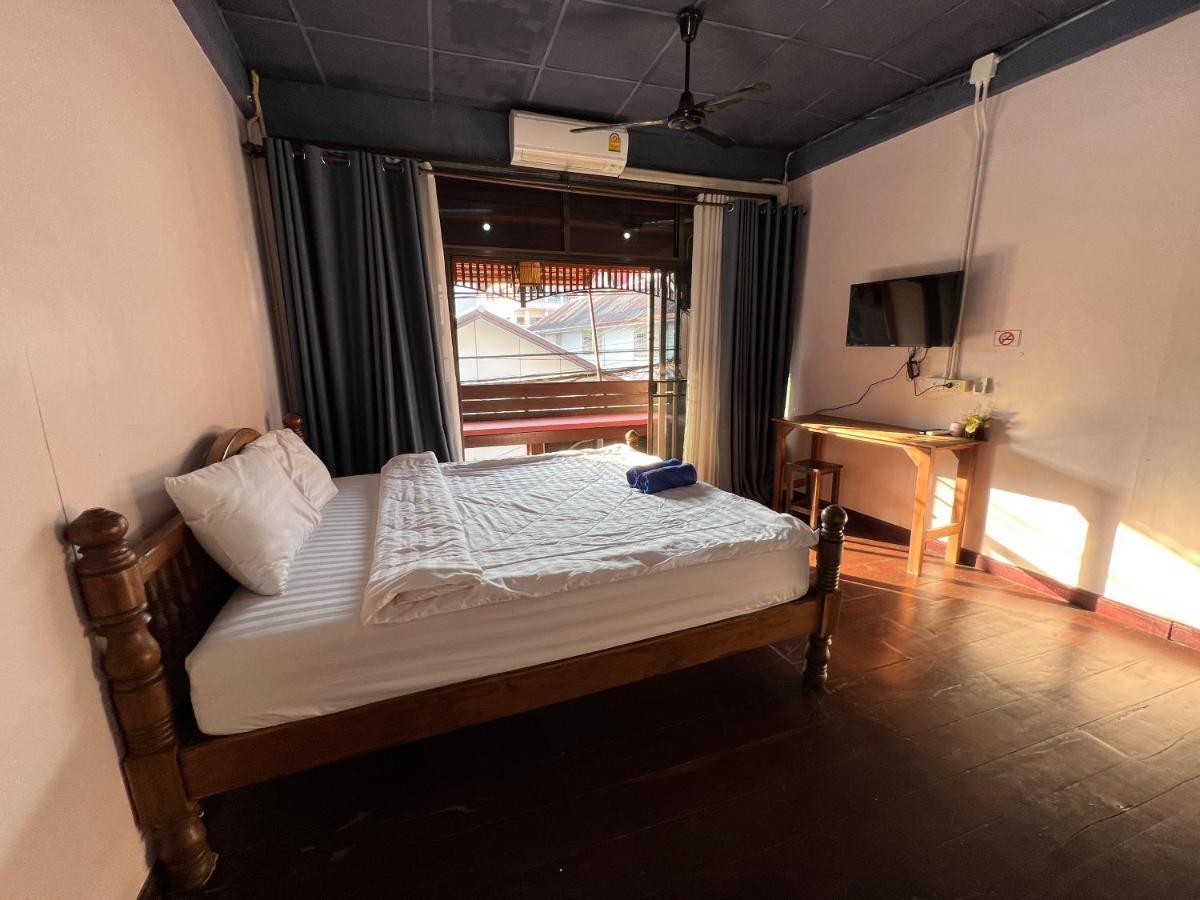 Madera House Chiang Mai Hotel ภายนอก รูปภาพ