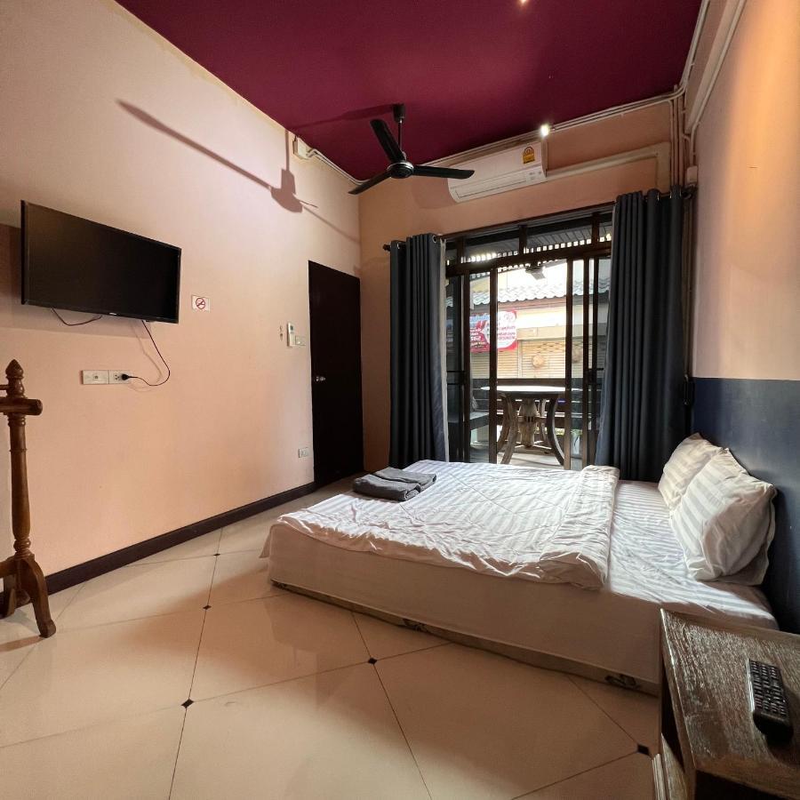 Madera House Chiang Mai Hotel ภายนอก รูปภาพ
