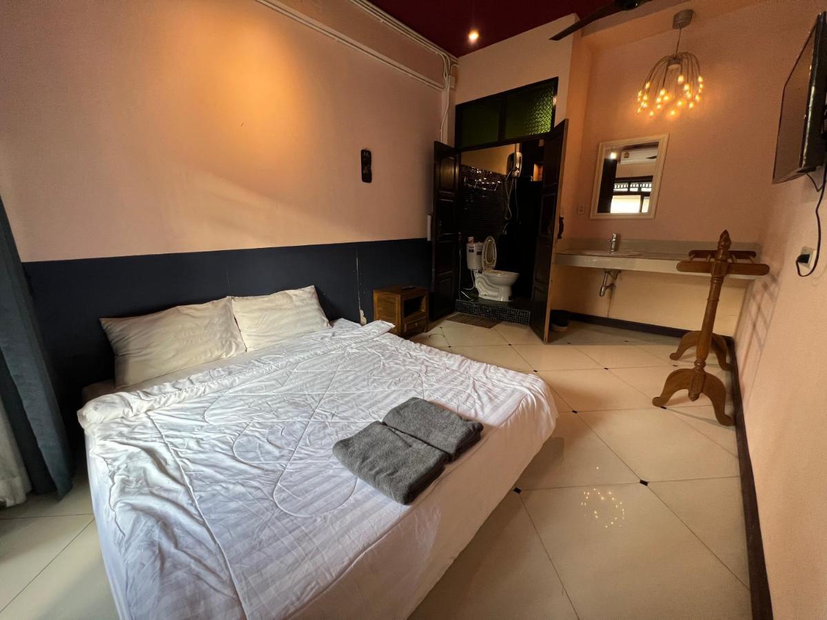 Madera House Chiang Mai Hotel ภายนอก รูปภาพ